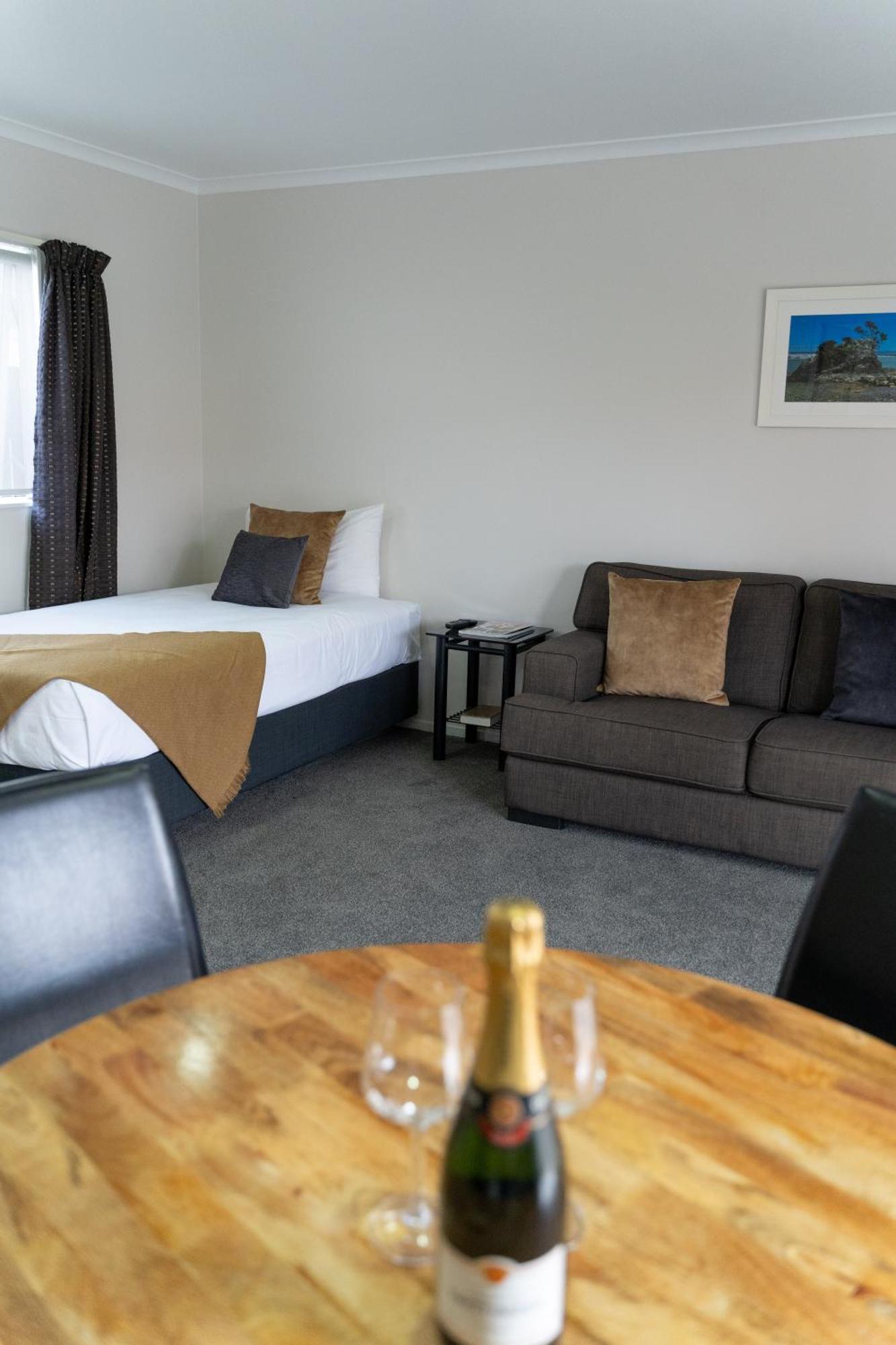 Pacific Coast Motor Lodge ฟากาทาเน ภายนอก รูปภาพ