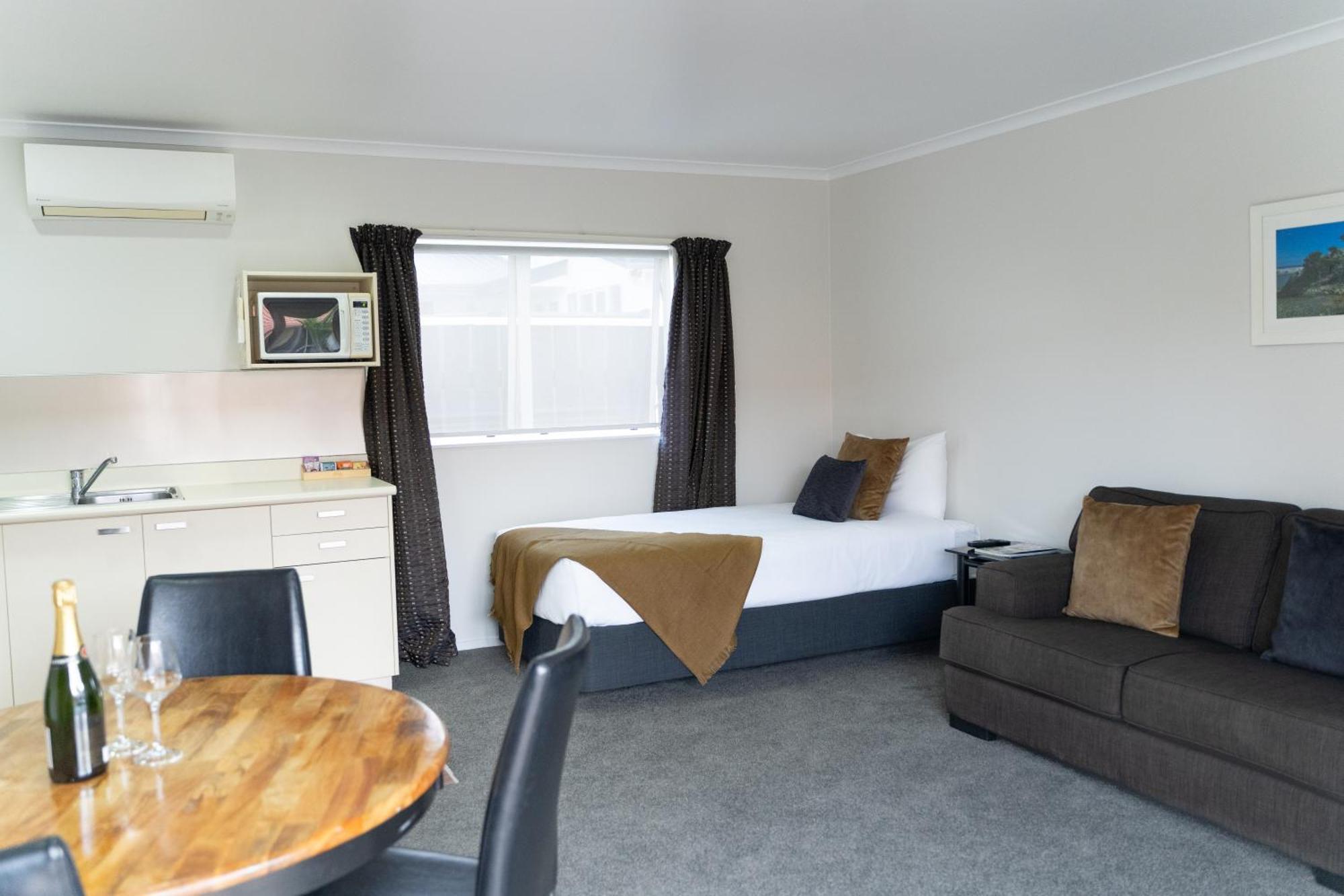 Pacific Coast Motor Lodge ฟากาทาเน ภายนอก รูปภาพ